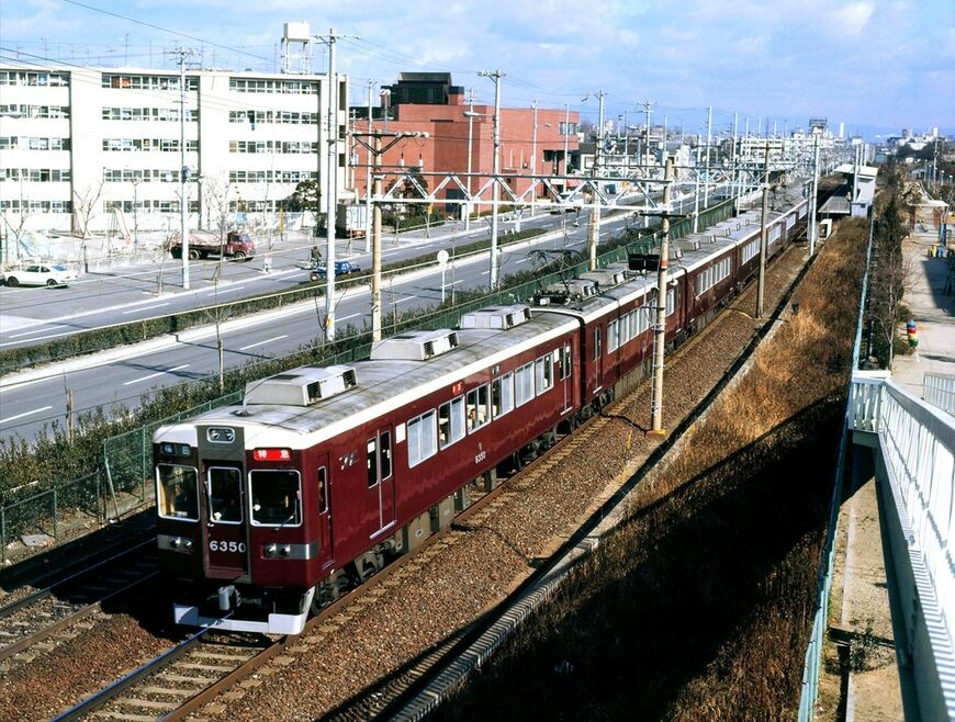 崇禅寺付近を走る登場直後の阪急6300系（撮影：南正時）