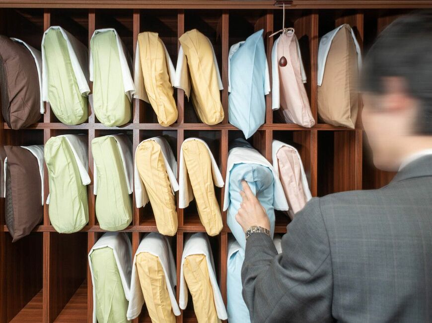 「自分に合った枕」がわかりやすいよう、全チェーン統一の色分けがされている（写真：スーパーホテル提供） 