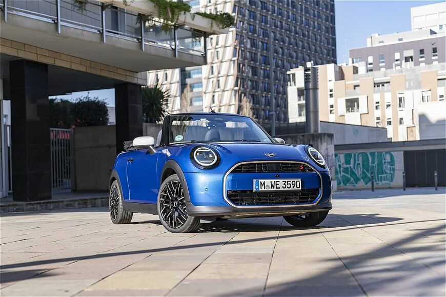 MINI（ミニ）の新型「ミニ・クーパー・コンバーチブルS」（写真：MINI）