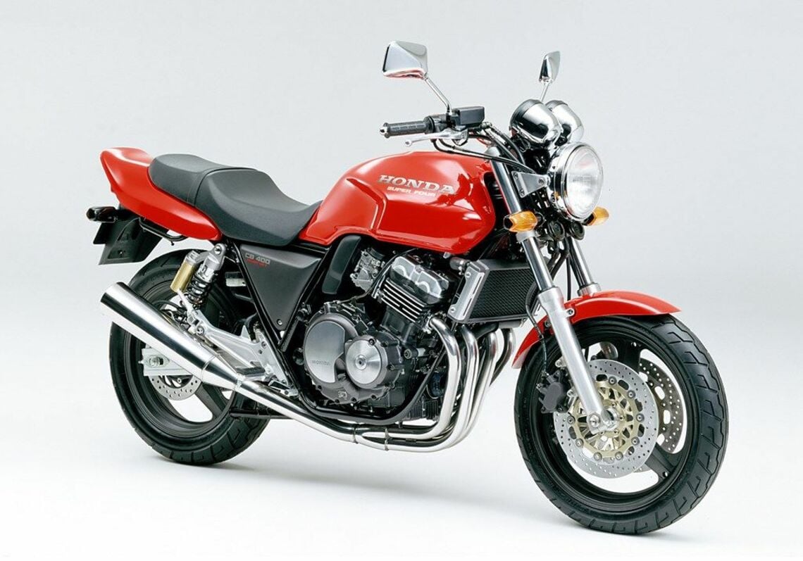 伝統の4気筒400ccモデル復活に歓喜､ホンダ｢CB400スーパーフォア