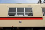 アルミ車の側面の窓