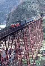 山陰線餘部鉄橋。1986年12月に列車転落事故が起きた（撮影：南正時）