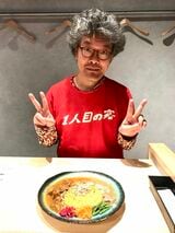 2024年11月11日、「キョウハスパイス」の1人目の客になった涌井さん。「店主さんが出てきてくださり、『オープンまでもうちょっとお待ちくださいね』と声を掛けてくださいました。もうこの時点で『いい店』確定です」（ブログより）（写真：涌井さん提供）