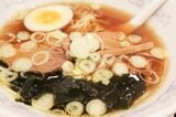 麺を0.5玉にしたしょうゆラーメン。飲んだ後の締めにもよさそうだ（筆者撮影）