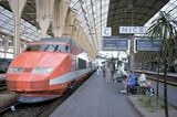 TGVは在来線経由で南仏ニースまで運行した（1992年 筆者撮影）
