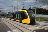 貨客共用・分離方式では写真の宇都宮「ライトライン」のようなLRT車両の導入を想定する（筆者撮影）