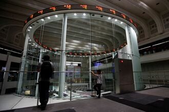 日経平均は259円安､冷や水をかけられた日本株