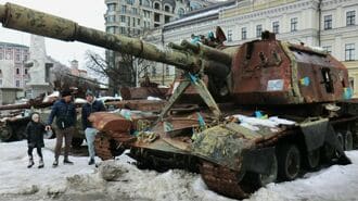 地下鉄駅内で夜を過ごす｢キーウ最悪の冬｣の惨状