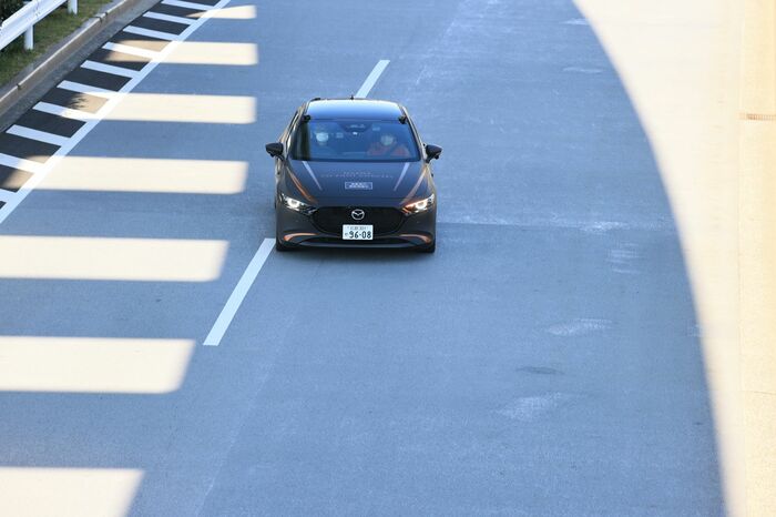 自動走行で車線変更を行っているところ