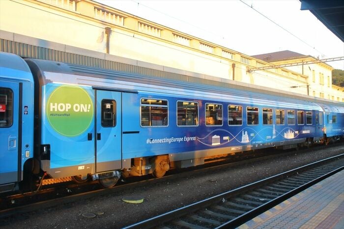 フランス国鉄（SNCF）提供の座席車。