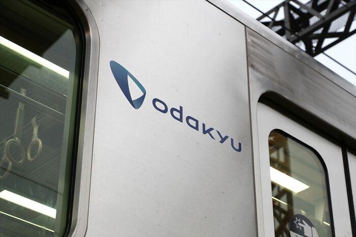 戸袋に入った「Odakyu」マーク