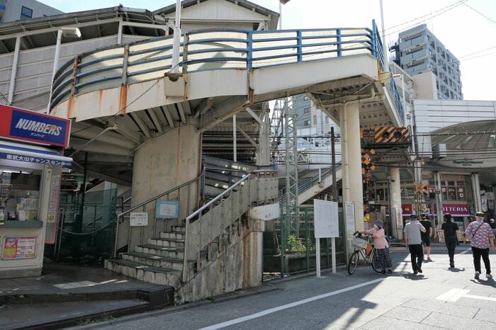 大山駅付近の歩道橋