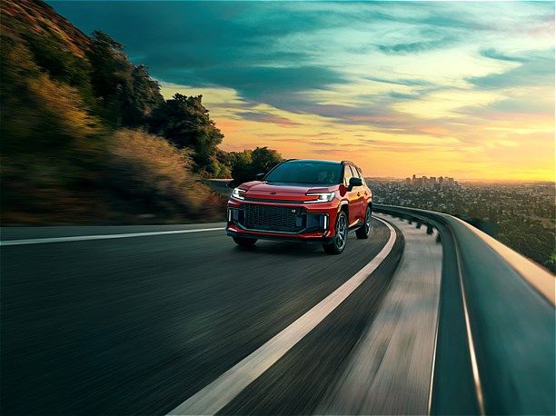 トヨタ新型「RAV4 GR SPORT（プロトタイプ）」（写真：トヨタ自動車）