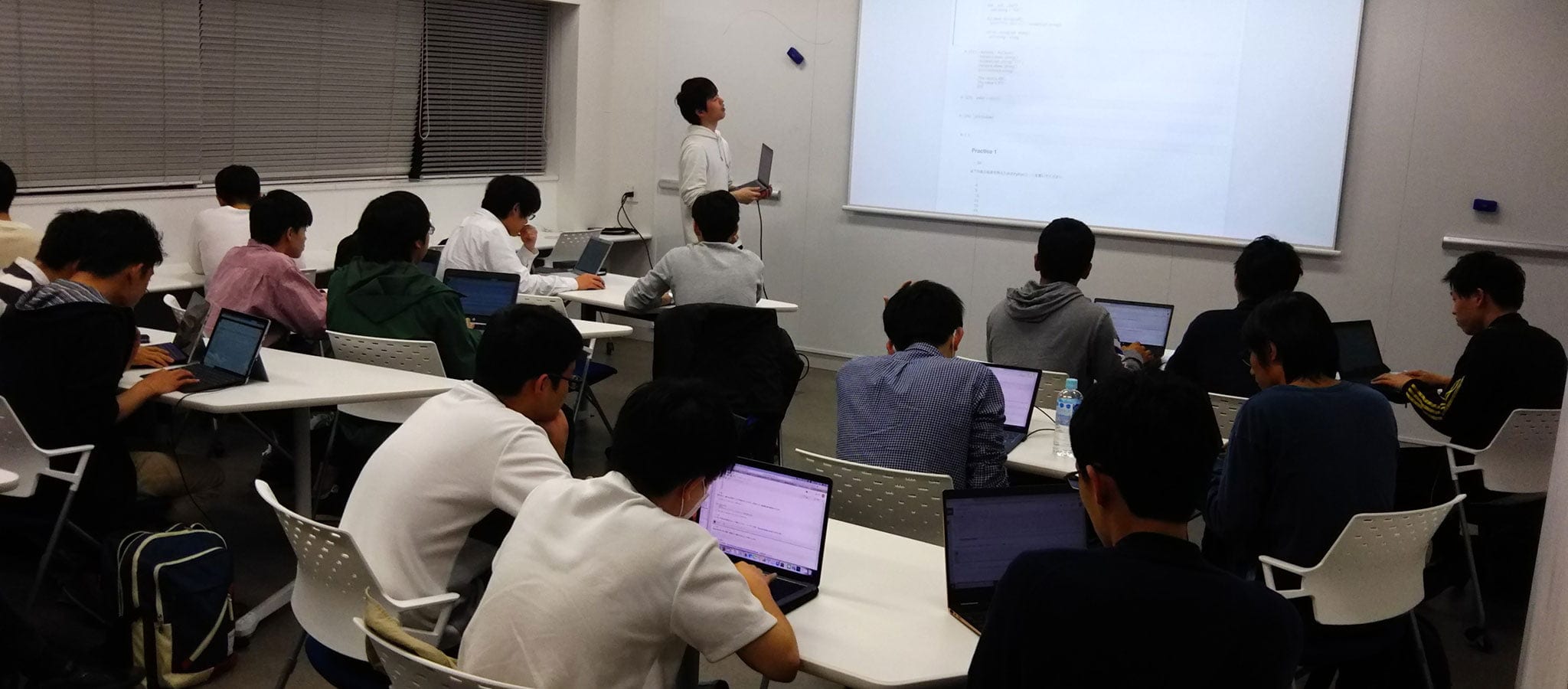 慶応大｢AIとプログラミング｣は学生が教える訳