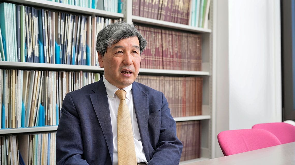 奈須正裕（なす・まさひろ）上智大学 総合人間科学部教育学科 教授徳島大学教育学部卒、東京大学大学院修了、博士（教育学）。神奈川大学、国立教育研究所、立教大学などを経て2005年から現職。専門は教育心理学、教育方法学。長野県、山形県、静岡県など、学校現場と共にカリキュラムや授業の開発に関する教育方法学的研究を進めている。中央教育審議会委員なども務める。『「資質・能力」と学びのメカニズム』『個別最適な学びと協働的な学び』（ともに東洋館出版社）、『個別最適な学びの足場を組む』（教育開発研究所）など著書多数