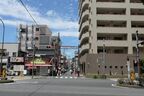 川越街道越しに見た上板南口銀座。