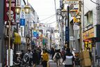 池上駅前の商店街。終日人通りの絶えない
