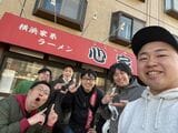 「家系ラーメン部」のラーメン遠征。右から2番目が中嶋さん（写真：家系ラーメン部提供）
