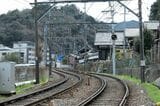 急勾配と急曲線が連続する（記者撮影）