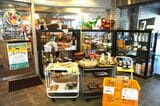 「カフェゴッコ」の店頭では地元産の農産物などを販売（筆者撮影）