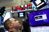 NYダウ2000ドル急落､寄り付き後取引一時停止