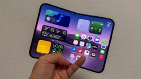 iPhone Duoは買いか？ アップル初の折りたたみスマホを検証､サムスンと比較して見えた品質とアプリ最適化の課題
