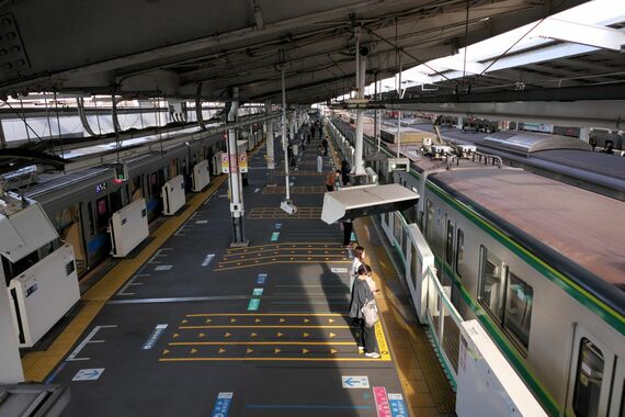 代々木上原駅 ホーム俯瞰 小田急・メトロ・JR車両並び