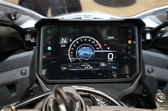 YZF-R1のメーターまわり