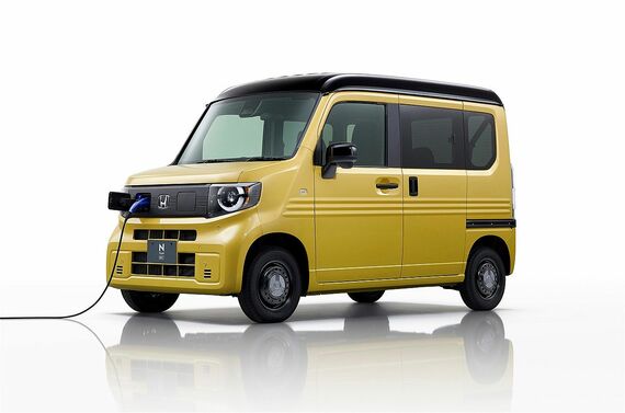 N-VAN e:の外観。充電のためにフロントグリルに充電口が追加されているが、そのほかはガソリン車とほぼ変わらないスタイリングとなる