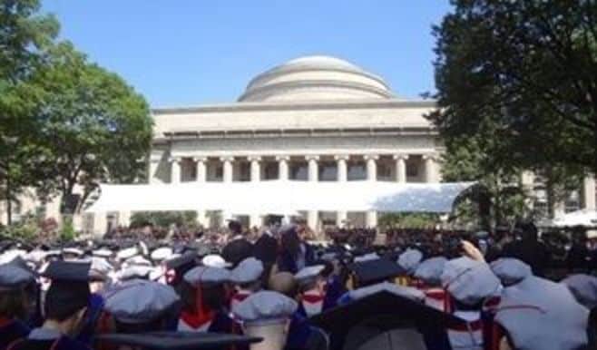 MITの卒業式、MITでの結婚式
