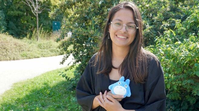 パリ女性｢SNS投稿で見た不安｣と広島で誓った平和