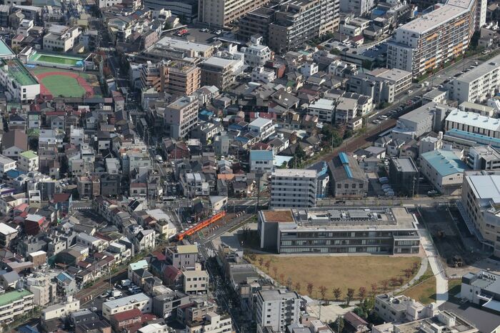 東武亀戸線を走る電車