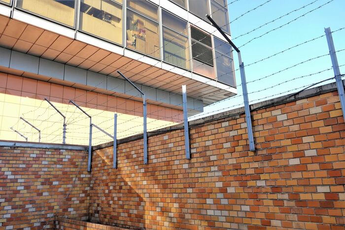 細かな形状のタイルは開業当時のもの