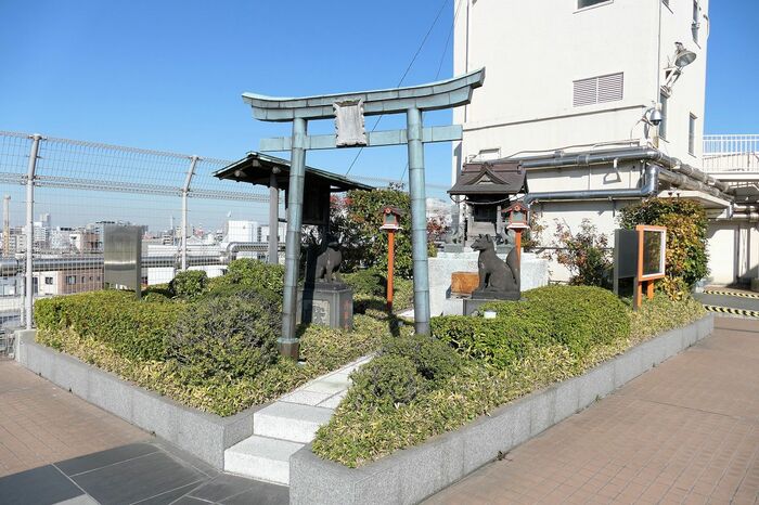 屋上の出世稲荷神社