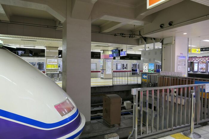 奥の1番線には8両編成が入線できる。ほかの番線は