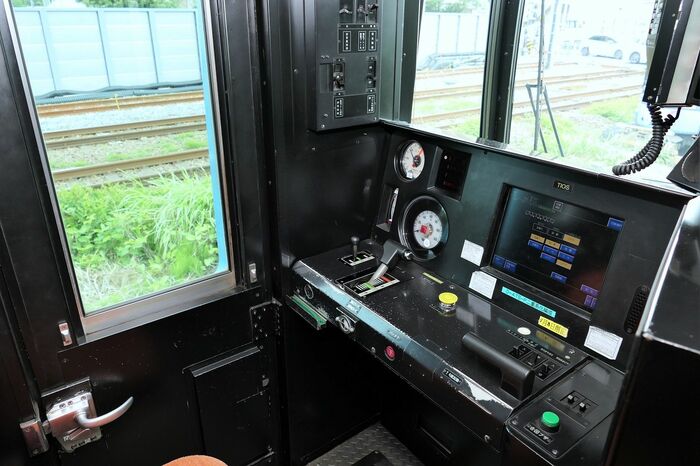 コンパクトにまとまった運転台