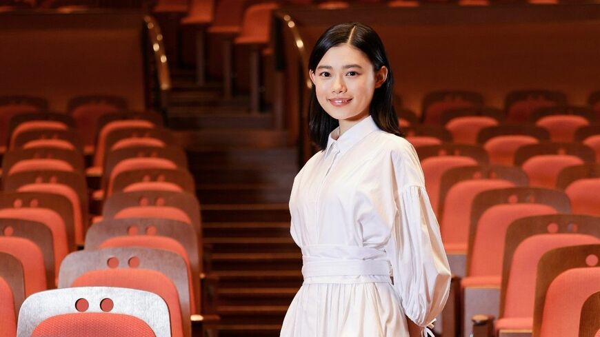 11月30日から放送されるNHK連続テレビ小説『おちょやん』でヒロインを演じる杉咲花。彼女の「挑戦心と決意」に迫りました