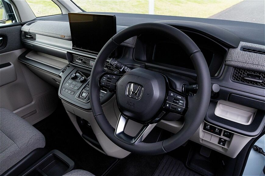 ホンダ「ステップ ワゴン エアーEX」（写真：三木 宏章）