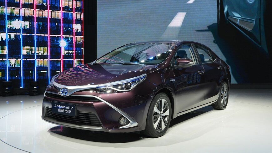 2015年登場のレビン ハイブリッド。兄弟車にカローラ ハイブリッドがある（写真：トヨタ自動車）