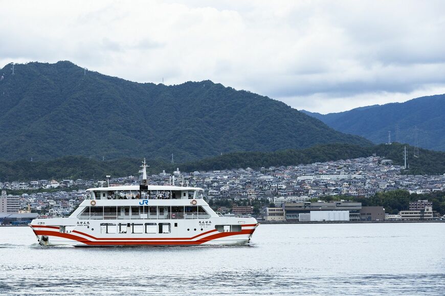 宮島口と宮島を結ぶ連絡船。「青春18きっぷ」で乗れる唯一の航路だ（撮影：鼠入昌史）