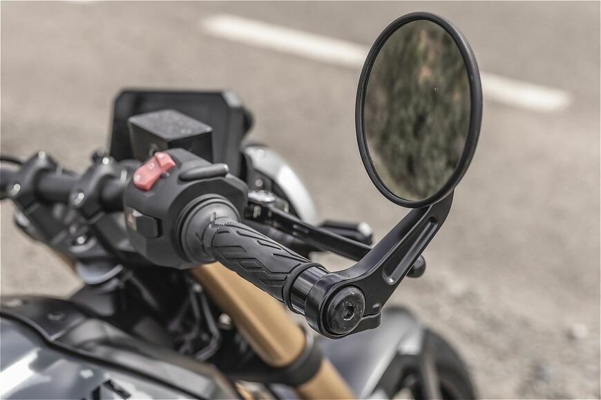 スズキの新型「GSX-8T/GSX-8TT」（写真：スズキ）