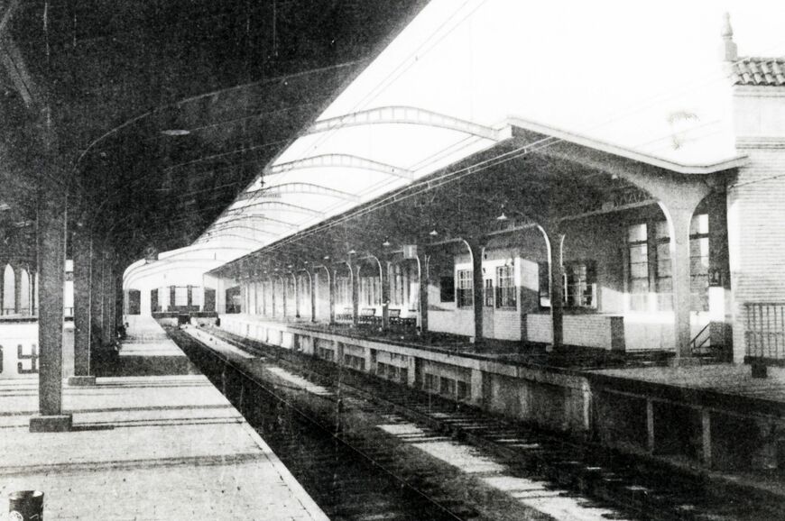 宇治山田駅は開業当初から高架になった3階がホーム。1969年までは終着駅だった＝1931年5月1日（写真：近鉄）