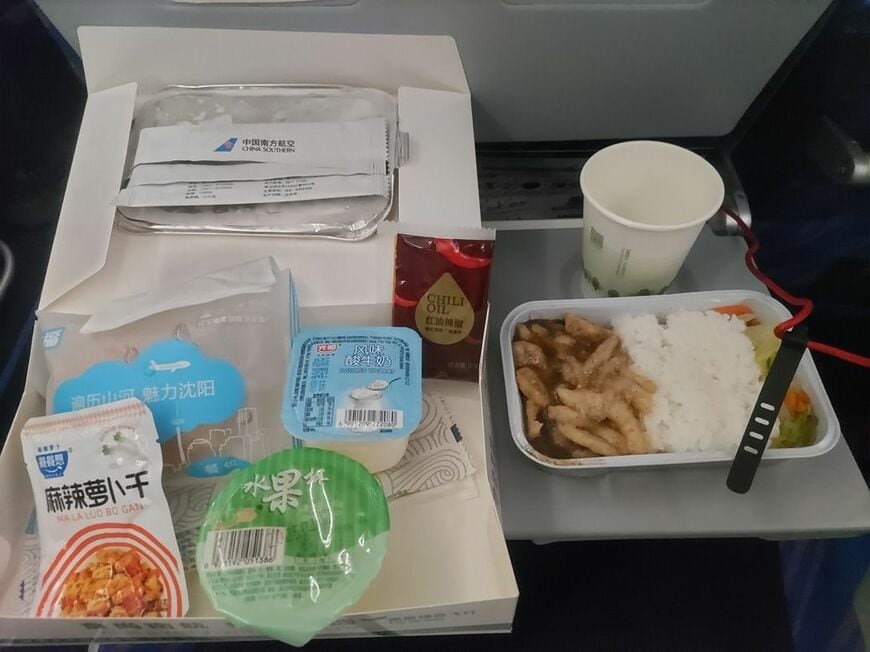 画像 | 東ヨーロッパ《5万円台》航空券、謎の中華系航空で「乗り継ぎ2回」「片道37時間」とタイパ最悪だが、旅人歓喜の無料サービスの数々で大 ...