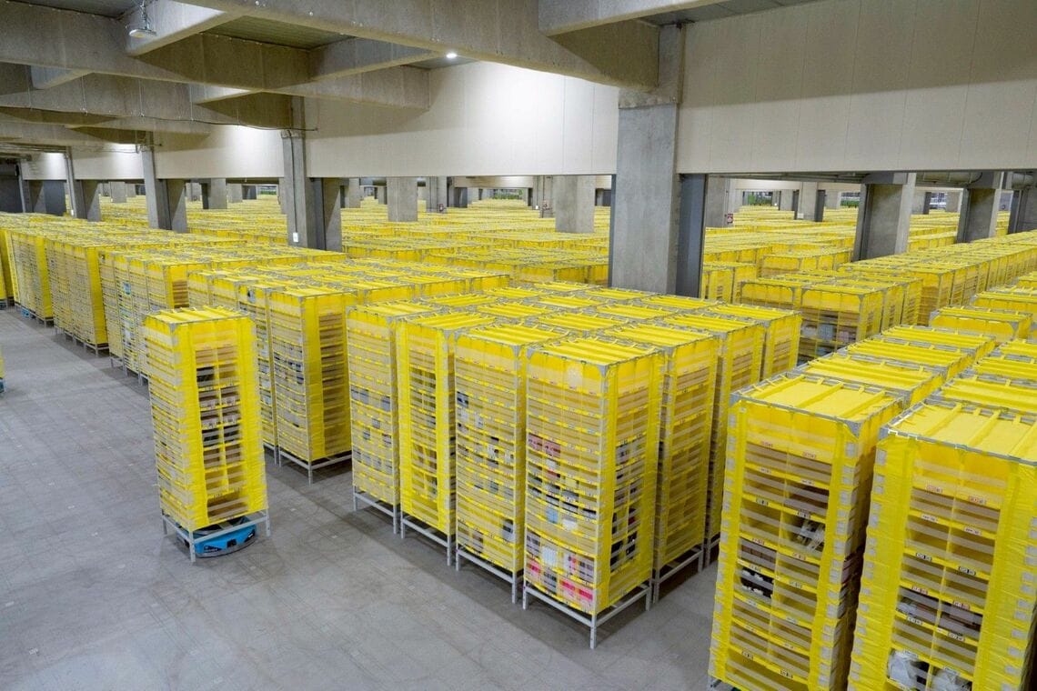 千葉みなとFCでは約3万台のポッドにて在庫を管理している（写真：Amazon提供）