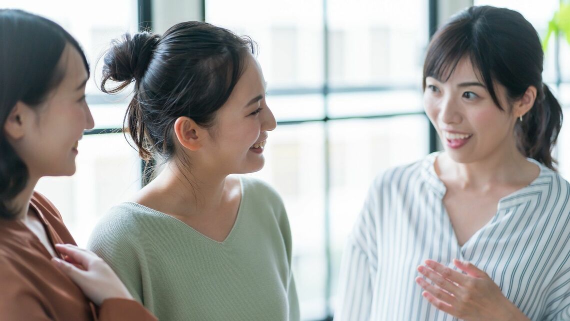 誰かと友だちになるのは価値がある（写真：mits／PIXTA）