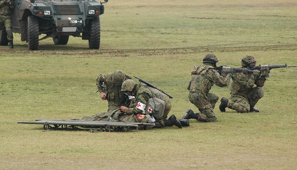 自衛隊　救急包帯　アンティーク雑貨　未使用・未開封　昭和60年製 4509 自衛隊員の命は､ここまで軽視されている 海外派遣の前に考えるべきこと