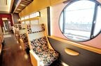 「京とれいん雅楽」の車内