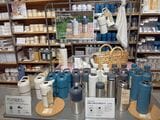 売場には保冷系のアイテムがたくさん置かれていた（著者撮影）