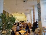 ホテル内にはカフェもあります（写真：筆者撮影）