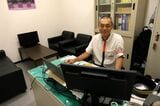 駅長室の置田駅長（記者撮影）